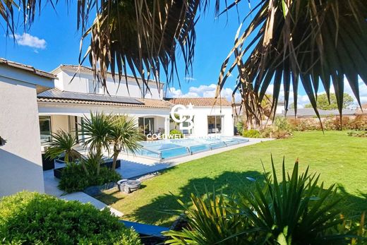 Villa a Saint-Aubin-de-Médoc, Gironda