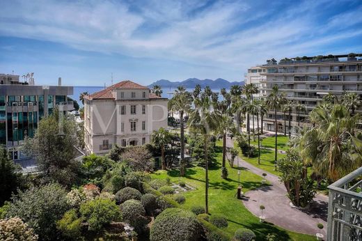 Apartment / Etagenwohnung in Cannes, Alpes-Maritimes