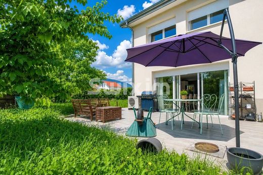 Casa de lujo en Saint-Genis-Pouilly, Ain