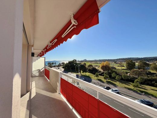 Apartment / Etagenwohnung in Cagnes-sur-Mer, Alpes-Maritimes