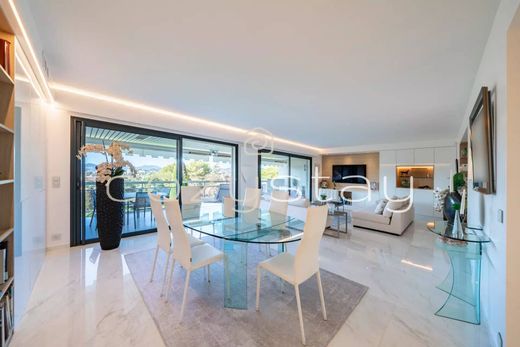 Apartment / Etagenwohnung in Le Cannet, Alpes-Maritimes