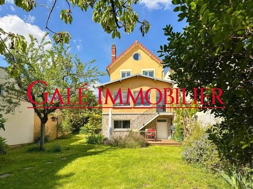 Luxus-Haus in Bourg-la-Reine, Hauts-de-Seine