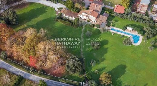 Villa Forte dei Marmi, Lucca ilçesinde