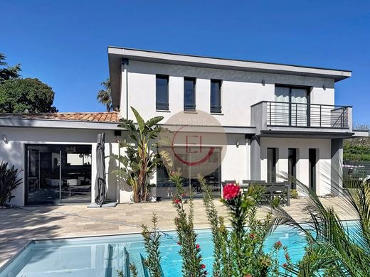 Villa à Les Adrets-de-l'Estérel, Var