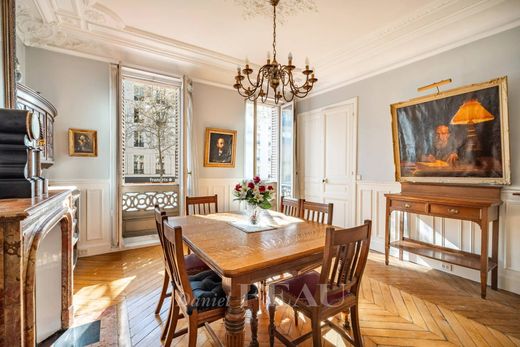 Apartment in Saint-Germain, Odéon, Monnaie, Paris