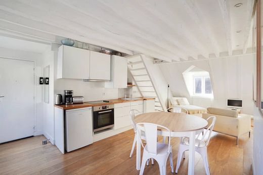 Apartment / Etagenwohnung in Chatelet les Halles, Louvre-Tuileries, Palais Royal, Paris