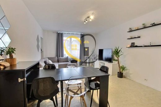 Complexos residenciais - Saint-Florent-sur-Cher, Cher