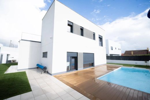 منزل ﻓﻲ Ramada e Caneças, Odivelas