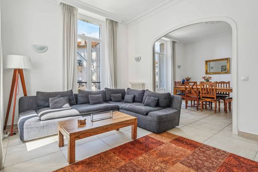 Apartment / Etagenwohnung in Cannes, Alpes-Maritimes