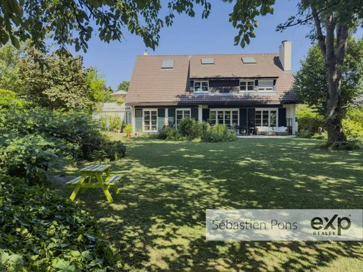 Luxury home in Chavenay, Yvelines