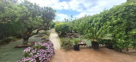 Casa de lujo en Saint-Laurent-du-Var, Alpes Marítimos