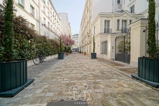 Appartement à Provence-Opéra – Grands Boulevards, Paris