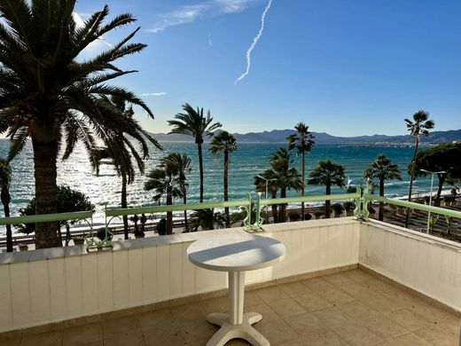 Apartment / Etagenwohnung in Cannes, Alpes-Maritimes
