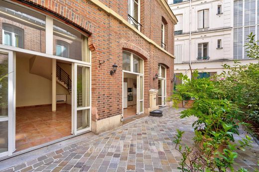 Apartment / Etagenwohnung in Tour Eiffel, Invalides – Ecole Militaire, Saint-Thomas d’Aquin, Paris