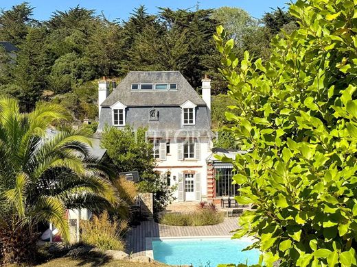 Villa in Pléneuf-Val-André, Côtes-d'Armor