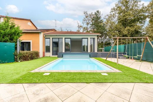 Casa di lusso a Saint-Genis-les-Ollières, Rhône