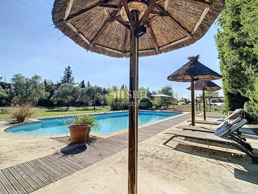 Rural or Farmhouse in Pernes-les-Fontaines, Vaucluse