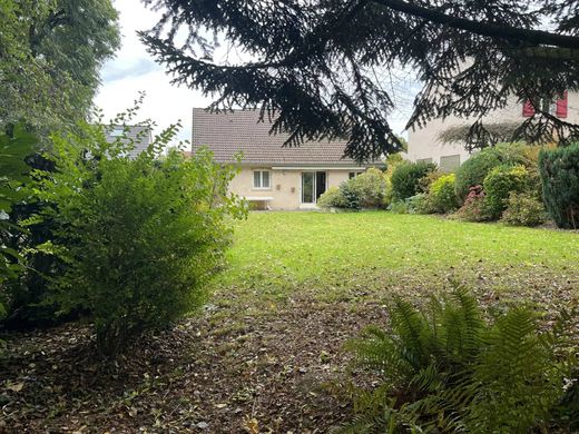 Luxury home in Les Clayes-sous-Bois, Yvelines