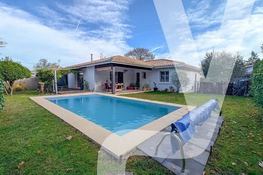 Gujan-Mestras, Girondeの高級住宅