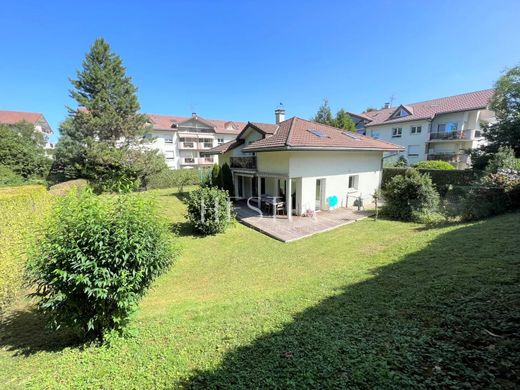 Maison de luxe à Vieugy, Haute-Savoie