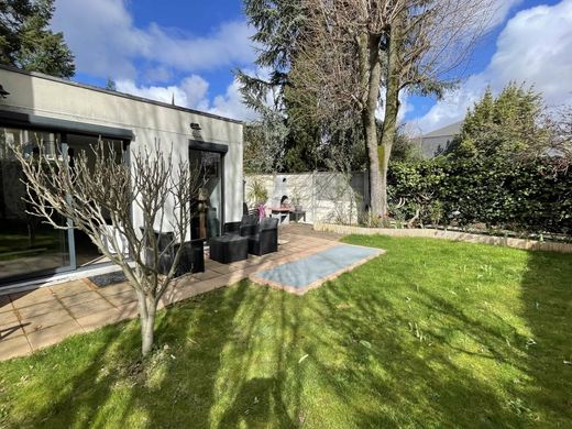 Casa di lusso a Chatou, Yvelines