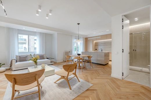 Apartment / Etagenwohnung in Madrid, Provinz Madrid