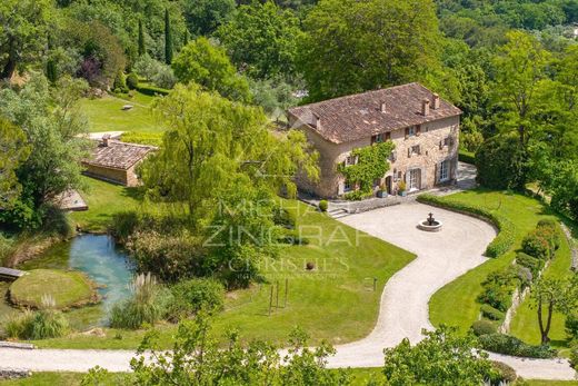 Lüks ev Fayence, Var