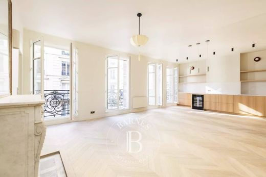 Apartment in Saint-Germain, Odéon, Monnaie, Paris