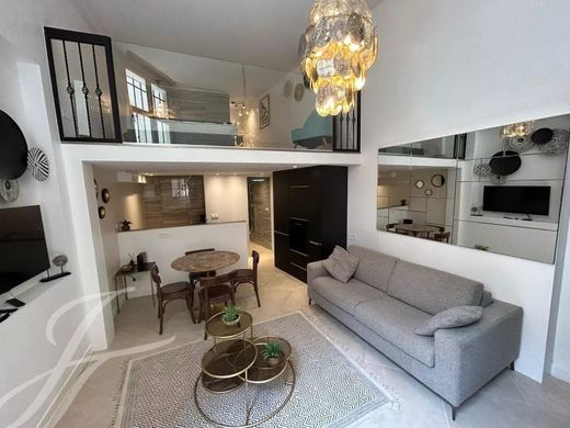 Apartment in Saint-Germain, Odéon, Monnaie, Paris