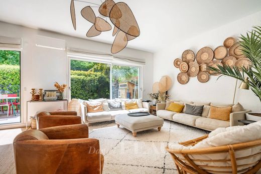 Apartment in La Muette, Auteuil, Porte Dauphine, Paris