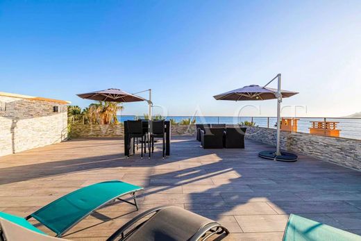 Apartment / Etagenwohnung in Cannes, Alpes-Maritimes