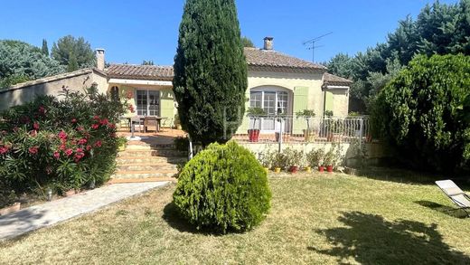 ‏בתי יוקרה ב  Mouriès, Bouches-du-Rhône