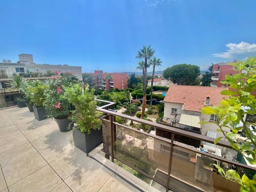 Saint-Laurent-du-Var, Alpes-Maritimesのアパートメント