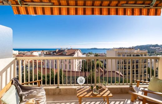 Apartment / Etagenwohnung in Beaulieu-sur-Mer, Alpes-Maritimes