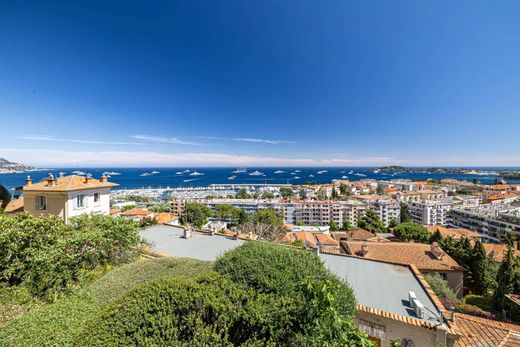 Apartment / Etagenwohnung in Beaulieu-sur-Mer, Alpes-Maritimes