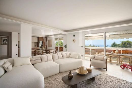 Apartment / Etagenwohnung in Cannes, Alpes-Maritimes