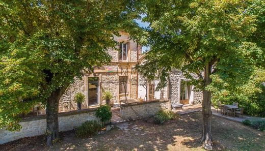 Rural or Farmhouse in Saint-Étienne-du-Grès, Bouches-du-Rhône
