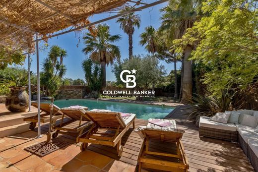 ﻓﻴﻼ ﻓﻲ Grimaud, Var