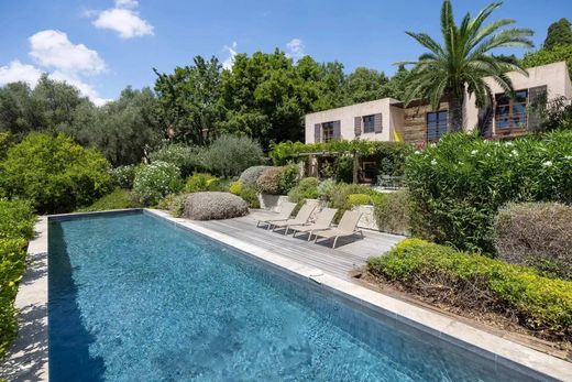 Villa in Châteauneuf-Grasse, Alpes-Maritimes