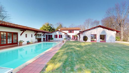 Luxe woning in Ustaritz, Pyrénées-Atlantiques