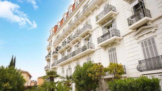 Apartment / Etagenwohnung in Cannes, Alpes-Maritimes