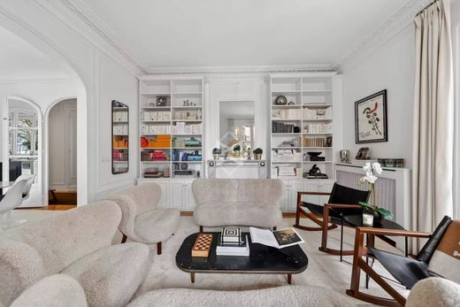 Apartment in Tour Eiffel, Invalides – Ecole Militaire, Saint-Thomas d’Aquin, Paris