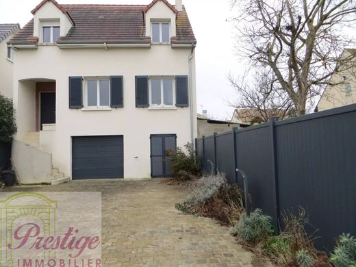 Luxus-Haus in Le Mesnil-le-Roi, Yvelines