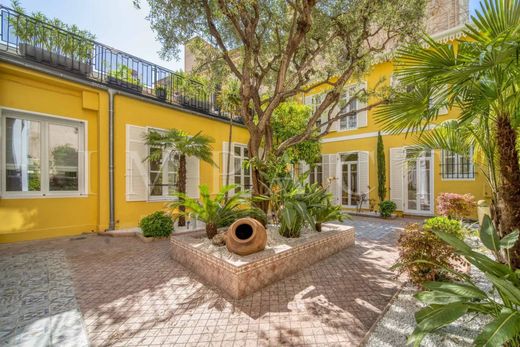 Apartment / Etagenwohnung in Cannes, Alpes-Maritimes