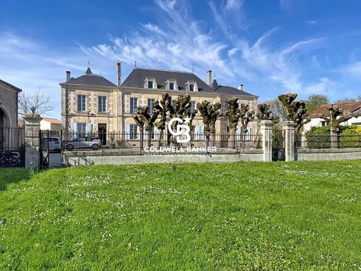 Zamek w Aumagne, Charente-Maritime