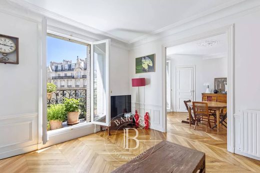 Apartment in Motte-Picquet, Commerce, Necker, Paris