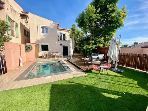 Saint-Laurent-du-Var, Alpes-Maritimesのヴィラ