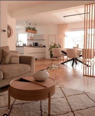 Apartment / Etagenwohnung in Suresnes, Hauts-de-Seine