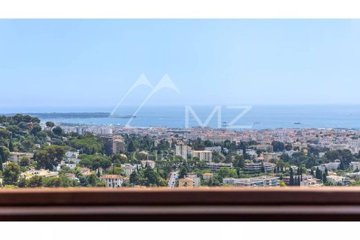 Apartment / Etagenwohnung in Le Cannet, Alpes-Maritimes