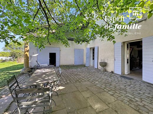 Luxury home in Montanay, Rhône